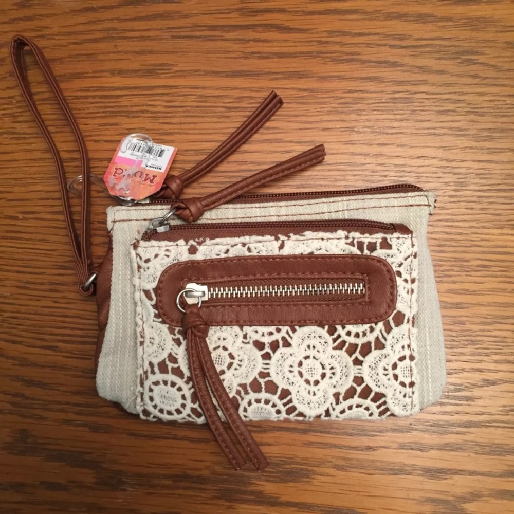 NWT Mudd Brown Crochet Wristlet Clutch